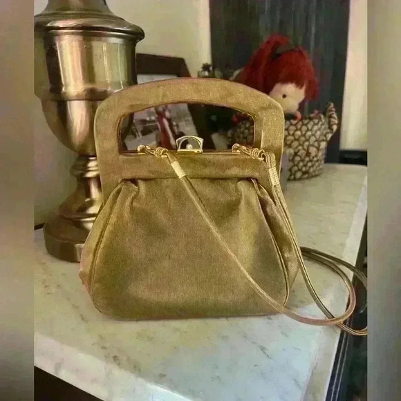 Gold Sateen ladies bag. Snap closure long removable strap. - Picture 2 of 8